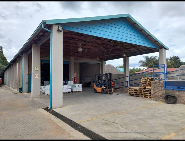 660M² WAREHOUSE TO LET IN POMONA